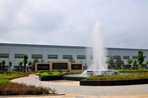 长沙电机厂-位于公司办公区的绿化广场，中间位喷泉